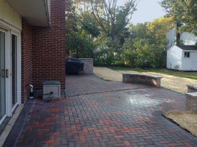 Backyard-Patio-with-Seat-Wall