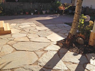Idaho-Gold-Flagstone-Patio-with-Cedar-Steps---Flagstone-Patio-in-Park-Ridge