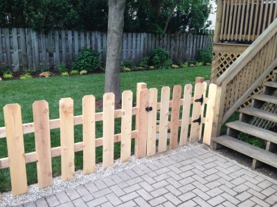 Cedar Gate to Yard   Wrigleyville Landscaping 